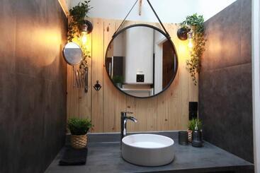 تختخواب و صبحانه Love Room Romantique Les Petits Plaisirs