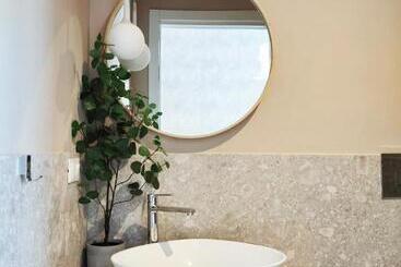 تختخواب و صبحانه Room45