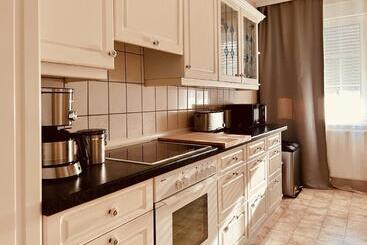 Casa Rehse I Stilvolles Apartment I 24h Self Check In I Kostenlos Parken & Wlan I 55 Zoll Smart&kabe
