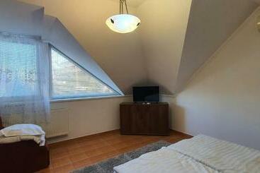 هتل Aqua Oazis Apartman