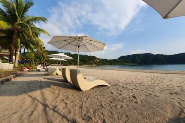 پانسیون Pico De Loro Staycation
