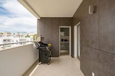 Sea Breeze Deluxe Lagos Apartment By Ideal Homes