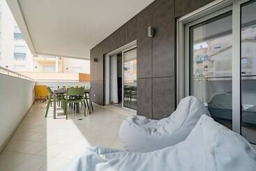 Sea Breeze Deluxe Lagos Apartment By Ideal Homes