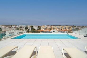 Sea Breeze Deluxe Lagos Apartment By Ideal Homes