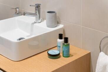 Sea Breeze Deluxe Lagos Apartment By Ideal Homes