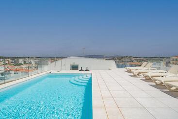 Sea Breeze Deluxe Lagos Apartment By Ideal Homes