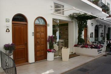 تختخواب و صبحانه Capri Casa Carlotta
