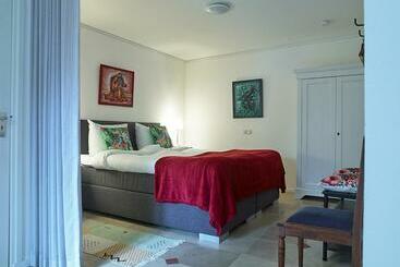 تختخواب و صبحانه Studio # Het Pauwennest