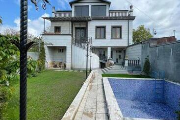 Dzoraxbyur House
