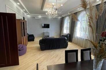 Dzoraxbyur House
