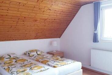 ツーリストアパートメント Summerside Apartman Harkány