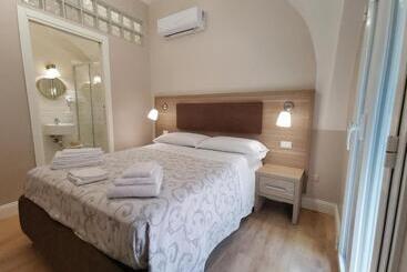 تختخواب و صبحانه Opera Relais 85