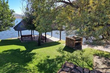 Fish Eagle Manor, Warmbaths