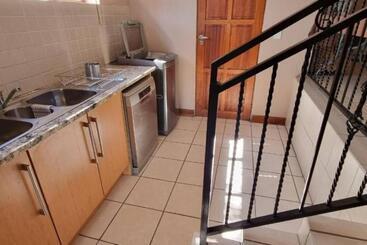 Fish Eagle Manor, Warmbaths