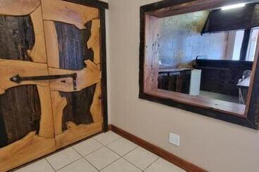 Fish Eagle Manor, Warmbaths