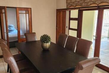 Fish Eagle Manor, Warmbaths