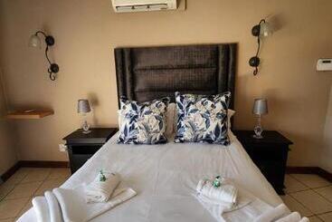 Fish Eagle Manor, Warmbaths