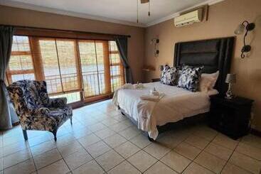 Fish Eagle Manor, Warmbaths