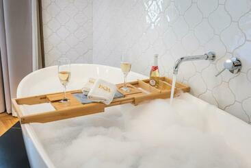 هتل Budapest Eye  Boutique Suites, By Bqa