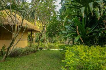 هتل Lendang Eco Lodge