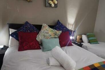 پانسیون Harties 2 Sleeper Double Room With Private Bathroom