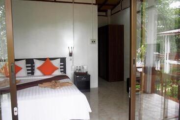 استراحتگاه Chareena Beachside