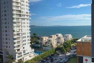 Veranda Residences Pattaya By Phung