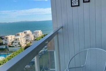 Veranda Residences Pattaya By Phung