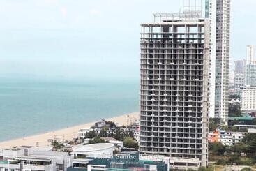 Veranda Residences Pattaya By Phung