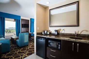 هتل Hampton Inn & Suites By Hilton Regina East Gate