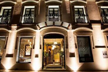 Plaza Gallery Hotel Boutique
