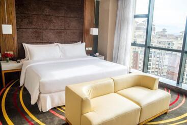هتل Ramada Plaza Huizhou East