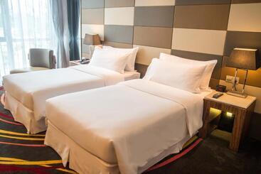 هتل Ramada Plaza Huizhou East