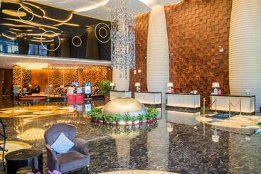 هتل Ramada Plaza Huizhou East