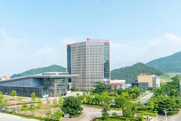 هتل Ramada Plaza Huizhou East