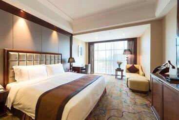 هتل Shenzhen Baohengda International