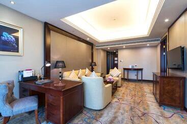 هتل Shenzhen Baohengda International