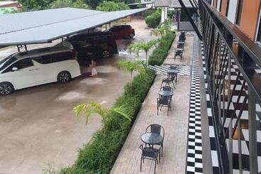 هتل โรงแรมอินทราเพลส
