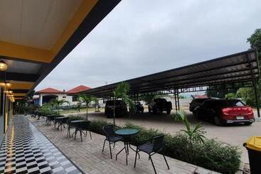 هتل โรงแรมอินทราเพลส