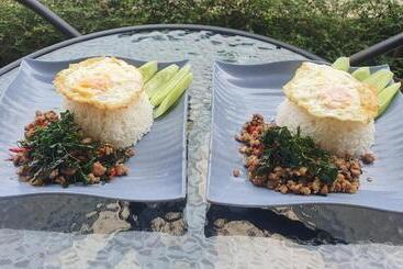 هتل โรงแรมอินทราเพลส