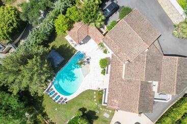 Villa 330m Heated Swimming Pool And Jacuzzi