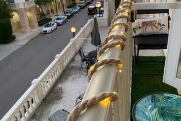 Palm Beach Historic Hotel With Juliette Balconies! 2 Blocks From Beach!