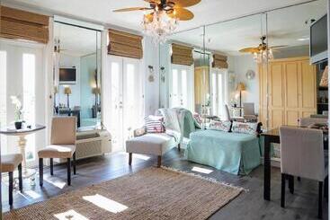 Palm Beach Historic Hotel With Juliette Balconies! 2 Blocks From Beach!