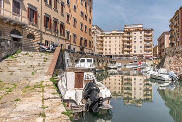 Piccola Venezia Canal View Charming Flat