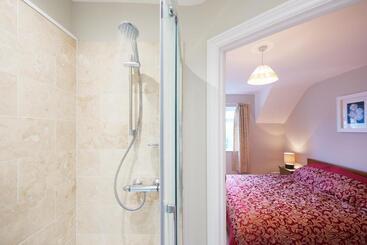 Quiet Edwardian Era House, Painswick