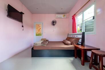 استراحتگاه บ้านสวนวารินทร์ รีสอร์ท