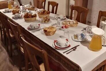 تختخواب و صبحانه Chambres Thirion