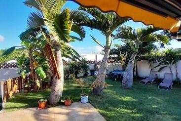 Chalet Charmant A Saint Joseph Avec Terrasse Et Jardin