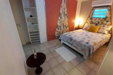Chalet Charmant A Saint Joseph Avec Terrasse Et Jardin