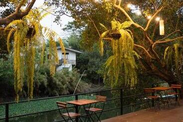 Отель Banmai87 Guest House บ้านไม้87 เกสต์เฮ้าส์
